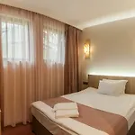 Hugo מלון 3*