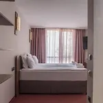 Hotel Hugo Warna
