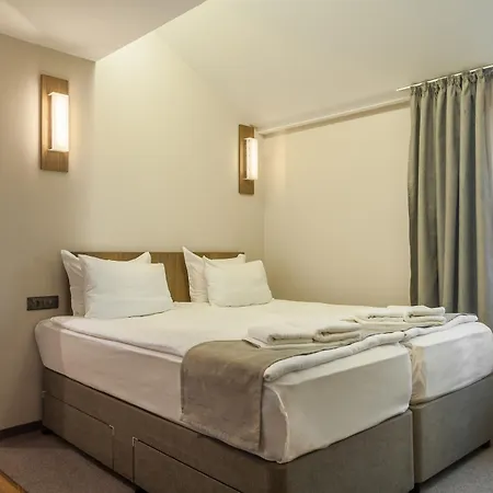 Hugo Hotel 3*